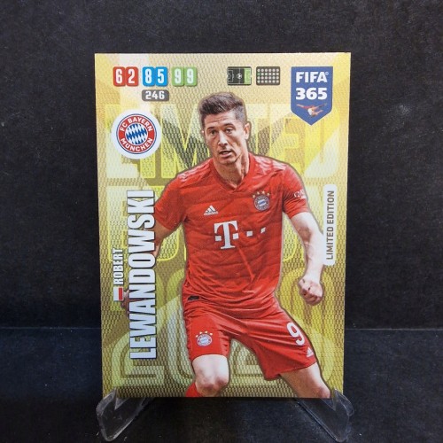 2019-20 Panini Fifa 365 Robert Lewandowski Bayern Monachium Limited /N19