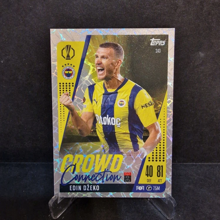 2024-25 Topps Match Attax Extra Dżeko Fenerbache Crowd Connection /N15
