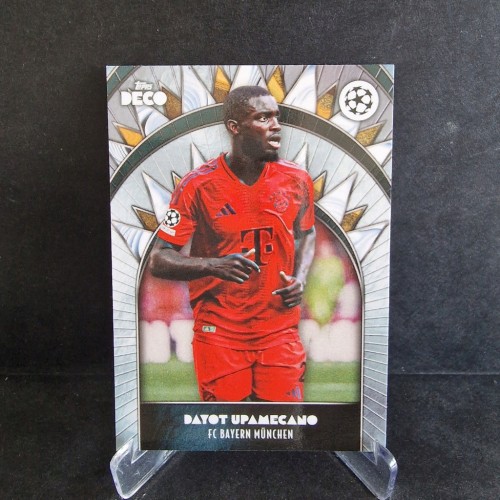 2024-25 Topps Deco Dayot Upamecano Bayern Monachium /M26